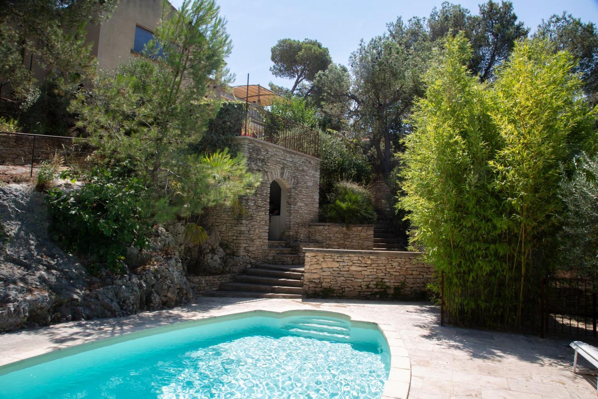 Le Gite Sous Les Pins Les Taillades Exterior foto